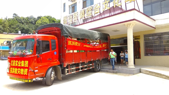 情系受灾群众  红星驰援灾区