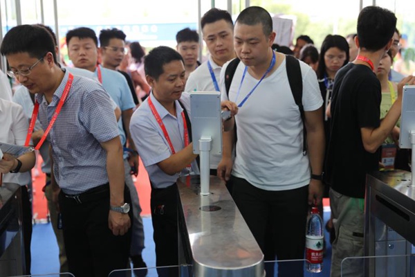 红星为中非“湘”约助力添彩2.jpg
