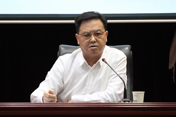 罗跃讲话.jpg